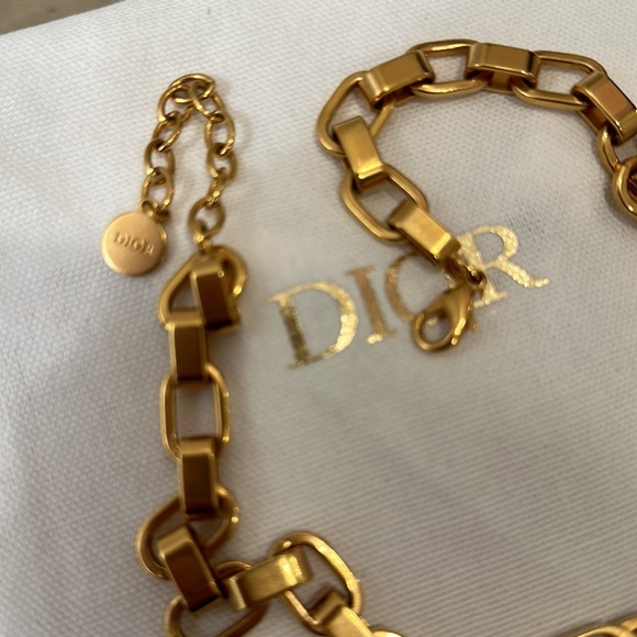 Brand new authentic gold costume jewelry adjustable choker - Picture 3 of 4